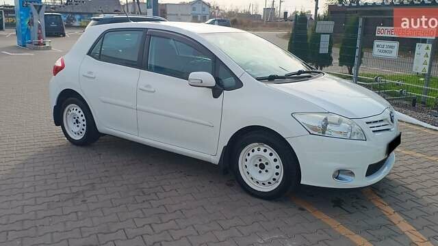 Білий Тойота Ауріс, об'ємом двигуна 1.6 л та пробігом 96 тис. км за 10600 $, фото 11 на Automoto.ua