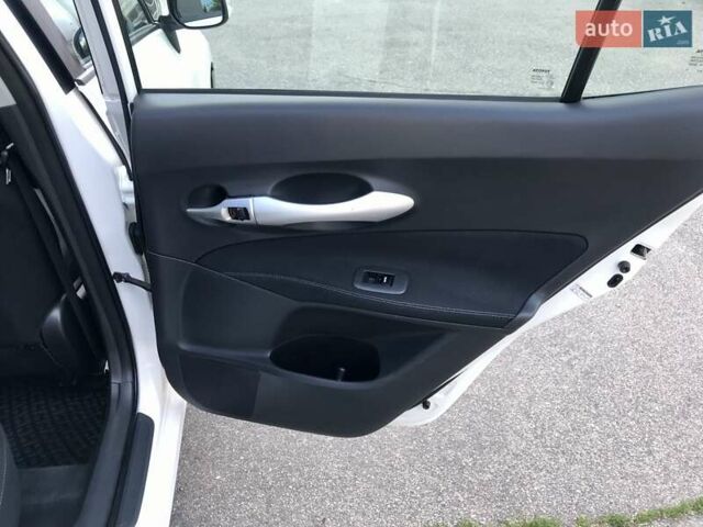 Белый Тойота Аурис, объемом двигателя 1.6 л и пробегом 146 тыс. км за 9900 $, фото 43 на Automoto.ua