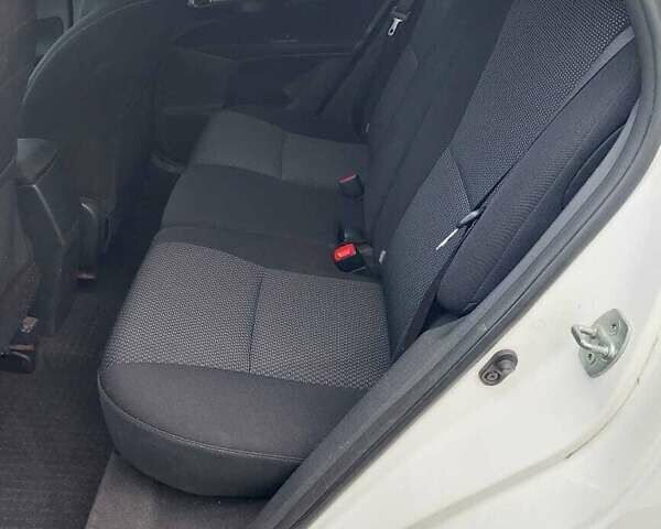 Белый Тойота Аурис, объемом двигателя 1.6 л и пробегом 234 тыс. км за 8800 $, фото 7 на Automoto.ua