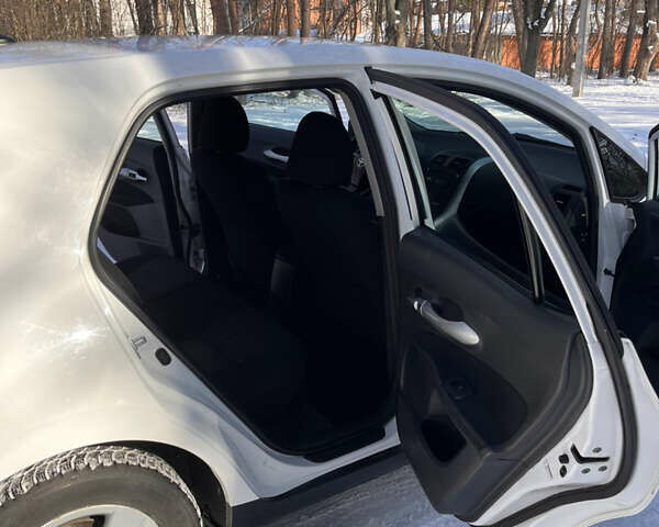 Белый Тойота Аурис, объемом двигателя 1.8 л и пробегом 215 тыс. км за 8800 $, фото 8 на Automoto.ua