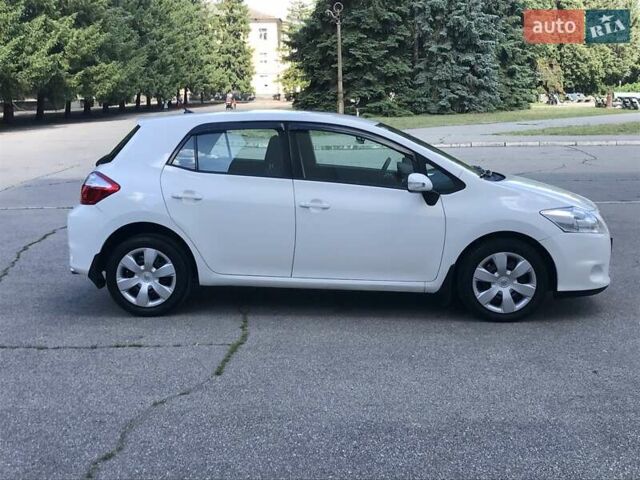 Белый Тойота Аурис, объемом двигателя 1.6 л и пробегом 146 тыс. км за 9900 $, фото 4 на Automoto.ua