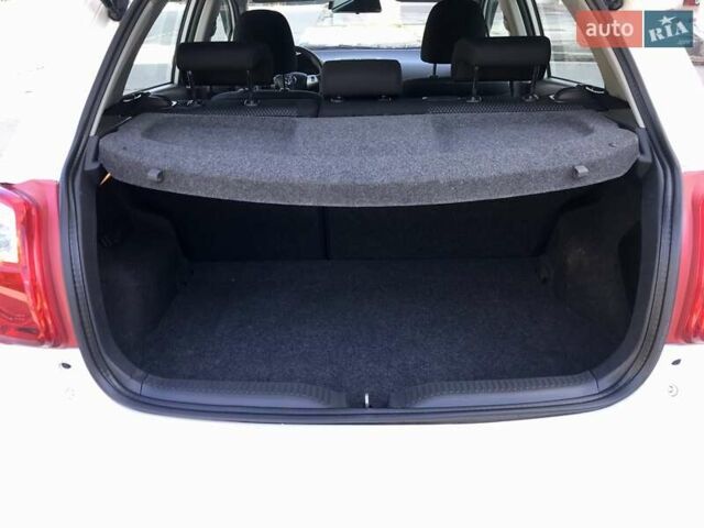 Белый Тойота Аурис, объемом двигателя 1.6 л и пробегом 146 тыс. км за 9900 $, фото 57 на Automoto.ua