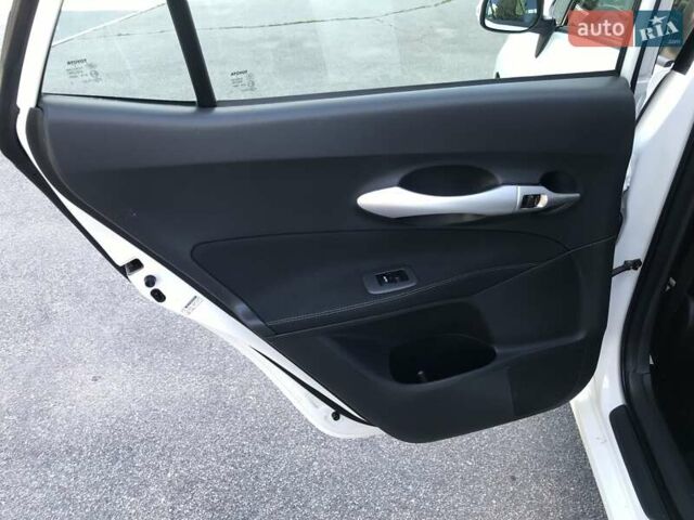 Белый Тойота Аурис, объемом двигателя 1.6 л и пробегом 146 тыс. км за 9900 $, фото 40 на Automoto.ua