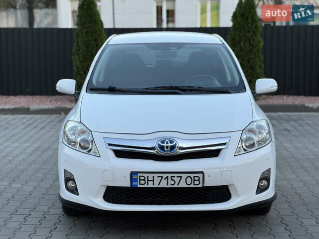 Белый Тойота Аурис, объемом двигателя 1.8 л и пробегом 233 тыс. км за 9000 $, фото 1 на Automoto.ua