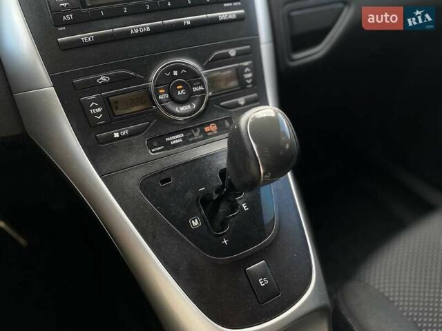 Белый Тойота Аурис, объемом двигателя 1.36 л и пробегом 265 тыс. км за 7790 $, фото 31 на Automoto.ua