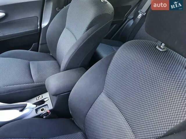 Білий Тойота Ауріс, об'ємом двигуна 1.6 л та пробігом 106 тис. км за 9800 $, фото 13 на Automoto.ua