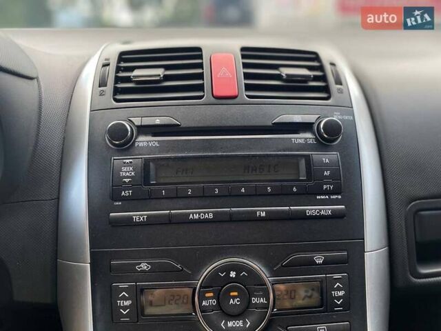 Белый Тойота Аурис, объемом двигателя 1.36 л и пробегом 265 тыс. км за 7790 $, фото 28 на Automoto.ua