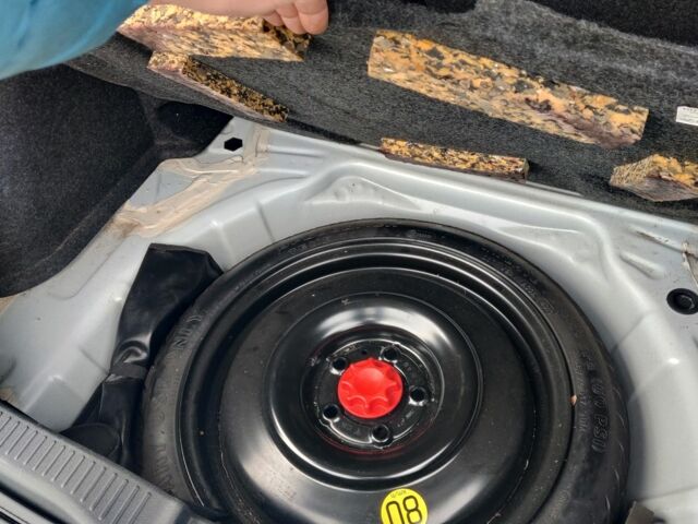 Білий Тойота Ауріс, об'ємом двигуна 1 л та пробігом 231 тис. км за 6850 $, фото 4 на Automoto.ua