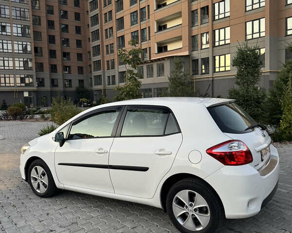 Белый Тойота Аурис, объемом двигателя 1.6 л и пробегом 40 тыс. км за 12500 $, фото 4 на Automoto.ua