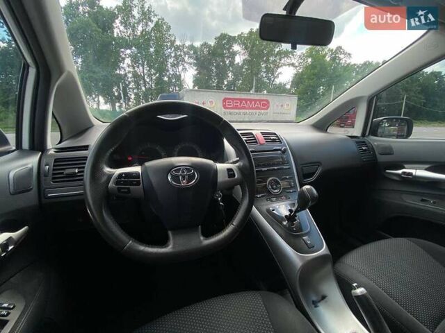 Белый Тойота Аурис, объемом двигателя 1.36 л и пробегом 265 тыс. км за 7790 $, фото 34 на Automoto.ua