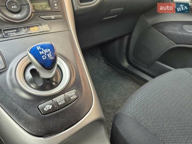 Білий Тойота Ауріс, об'ємом двигуна 1.8 л та пробігом 230 тис. км за 9950 $, фото 34 на Automoto.ua