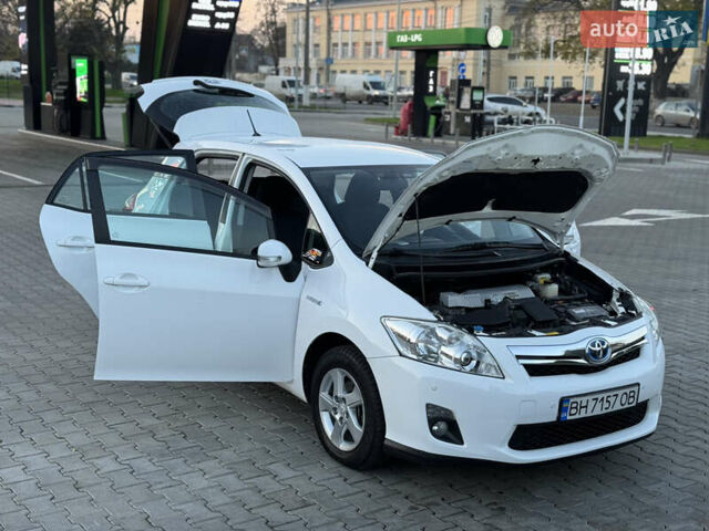 Белый Тойота Аурис, объемом двигателя 1.8 л и пробегом 233 тыс. км за 9000 $, фото 46 на Automoto.ua