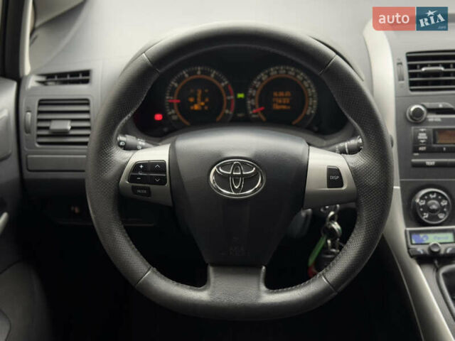 Белый Тойота Аурис, объемом двигателя 1.33 л и пробегом 230 тыс. км за 6500 $, фото 20 на Automoto.ua