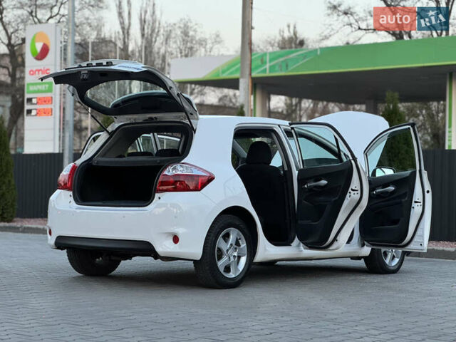 Белый Тойота Аурис, объемом двигателя 1.8 л и пробегом 233 тыс. км за 9000 $, фото 33 на Automoto.ua