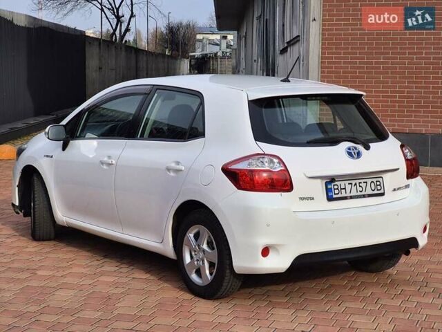 Білий Тойота Ауріс, об'ємом двигуна 1.8 л та пробігом 230 тис. км за 9950 $, фото 3 на Automoto.ua