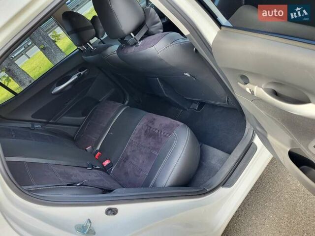 Білий Тойота Ауріс, об'ємом двигуна 1.6 л та пробігом 112 тис. км за 11600 $, фото 8 на Automoto.ua