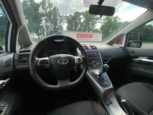 Белый Тойота Аурис, объемом двигателя 1.4 л и пробегом 265 тыс. км за 7790 $, фото 21 на Automoto.ua