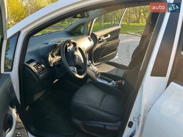 Білий Тойота Ауріс, об'ємом двигуна 1.8 л та пробігом 226 тис. км за 9200 $, фото 8 на Automoto.ua