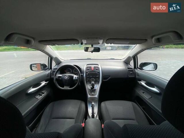 Белый Тойота Аурис, объемом двигателя 1.36 л и пробегом 265 тыс. км за 7790 $, фото 32 на Automoto.ua