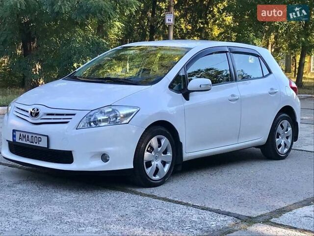 Білий Тойота Ауріс, об'ємом двигуна 1.6 л та пробігом 106 тис. км за 9800 $, фото 1 на Automoto.ua