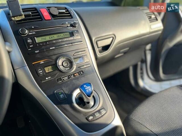 Білий Тойота Ауріс, об'ємом двигуна 1.8 л та пробігом 226 тис. км за 9200 $, фото 12 на Automoto.ua