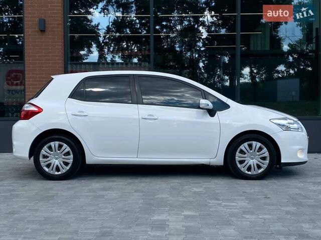 Белый Тойота Аурис, объемом двигателя 1.36 л и пробегом 265 тыс. км за 7790 $, фото 8 на Automoto.ua