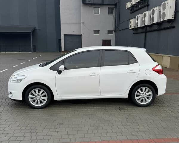 Білий Тойота Ауріс, об'ємом двигуна 1.6 л та пробігом 129 тис. км за 9950 $, фото 3 на Automoto.ua