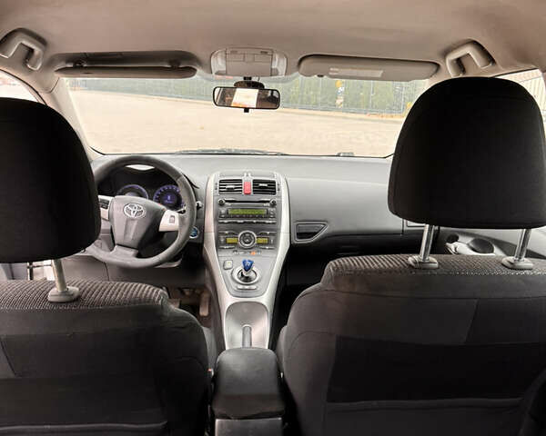 Білий Тойота Ауріс, об'ємом двигуна 1.8 л та пробігом 245 тис. км за 9700 $, фото 3 на Automoto.ua