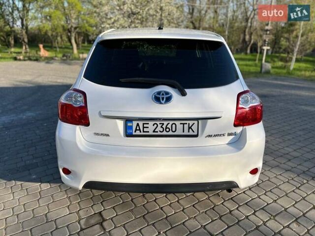Білий Тойота Ауріс, об'ємом двигуна 1.8 л та пробігом 226 тис. км за 9200 $, фото 4 на Automoto.ua