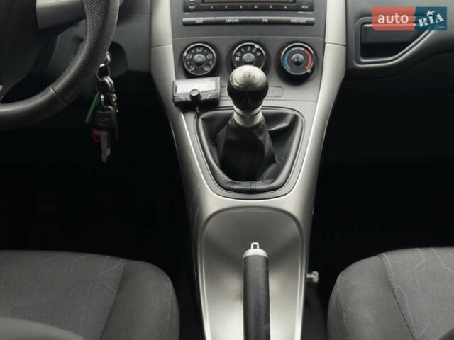 Белый Тойота Аурис, объемом двигателя 1.33 л и пробегом 230 тыс. км за 6500 $, фото 19 на Automoto.ua