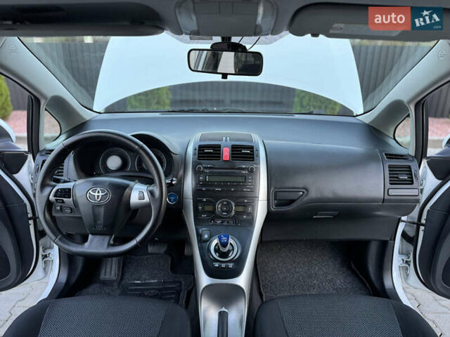 Белый Тойота Аурис, объемом двигателя 1.8 л и пробегом 233 тыс. км за 9000 $, фото 44 на Automoto.ua