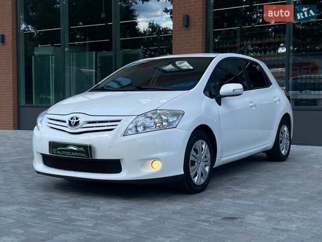 Белый Тойота Аурис, объемом двигателя 1.36 л и пробегом 265 тыс. км за 7790 $, фото 5 на Automoto.ua