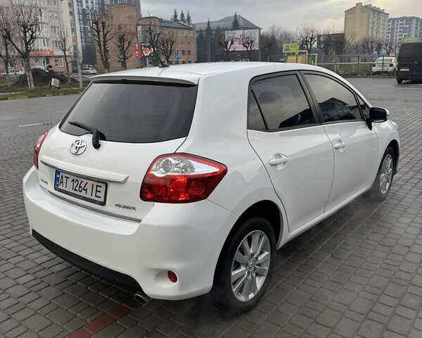 Білий Тойота Ауріс, об'ємом двигуна 1.6 л та пробігом 129 тис. км за 9950 $, фото 6 на Automoto.ua