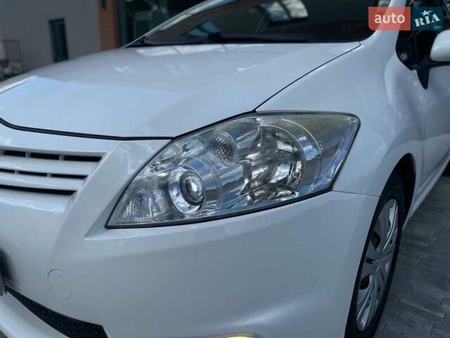 Белый Тойота Аурис, объемом двигателя 1.36 л и пробегом 265 тыс. км за 7790 $, фото 7 на Automoto.ua