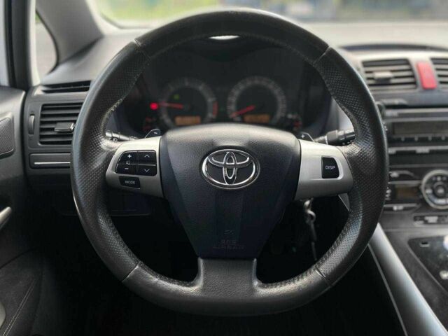 Белый Тойота Аурис, объемом двигателя 1.4 л и пробегом 265 тыс. км за 7790 $, фото 17 на Automoto.ua