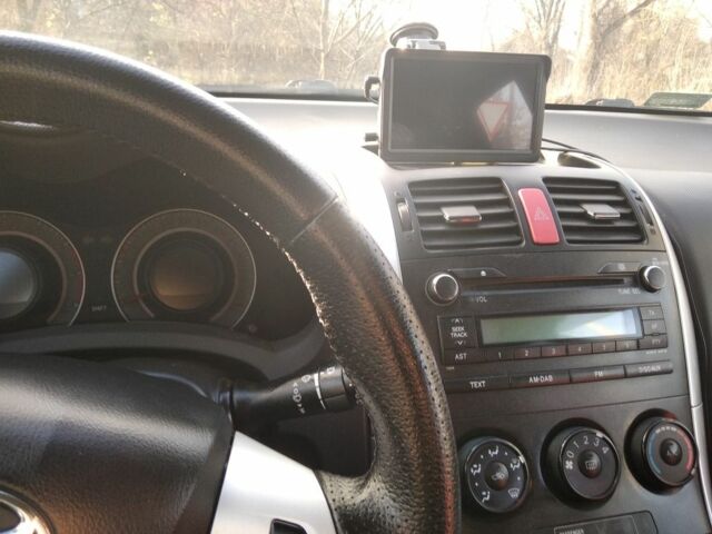 Белый Тойота Аурис, объемом двигателя 1.3 л и пробегом 173 тыс. км за 6500 $, фото 2 на Automoto.ua