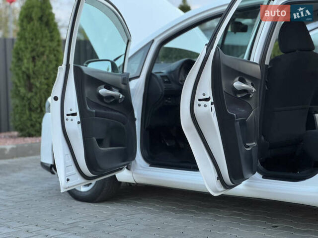 Белый Тойота Аурис, объемом двигателя 1.8 л и пробегом 233 тыс. км за 9000 $, фото 24 на Automoto.ua