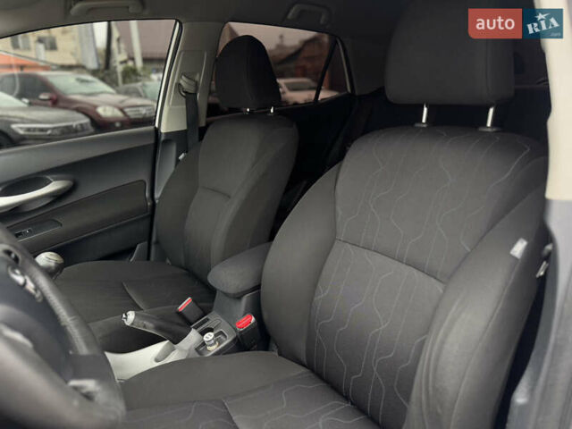 Белый Тойота Аурис, объемом двигателя 1.33 л и пробегом 230 тыс. км за 6500 $, фото 25 на Automoto.ua