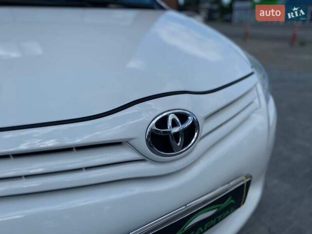 Белый Тойота Аурис, объемом двигателя 1.36 л и пробегом 265 тыс. км за 7790 $, фото 1 на Automoto.ua