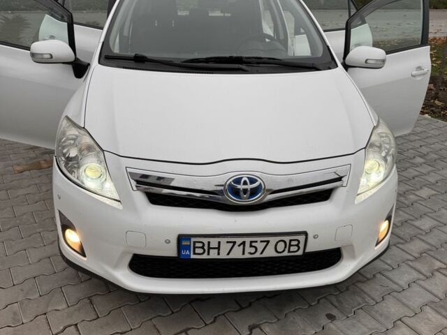 Белый Тойота Аурис, объемом двигателя 1.8 л и пробегом 261 тыс. км за 7500 $, фото 16 на Automoto.ua