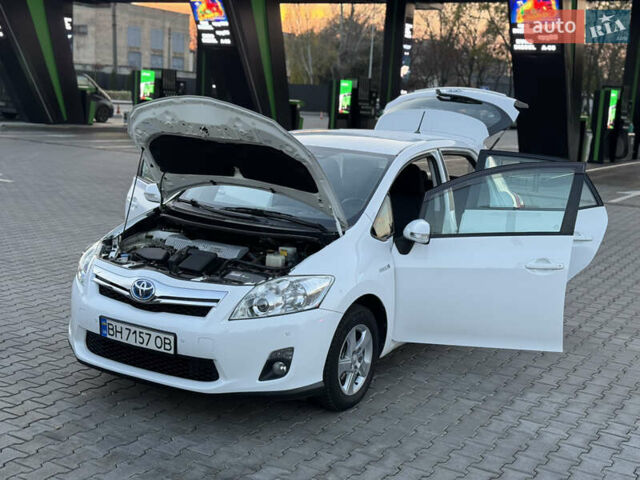 Белый Тойота Аурис, объемом двигателя 1.8 л и пробегом 233 тыс. км за 9000 $, фото 48 на Automoto.ua