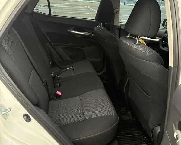 Білий Тойота Ауріс, об'ємом двигуна 1.6 л та пробігом 121 тис. км за 10500 $, фото 9 на Automoto.ua