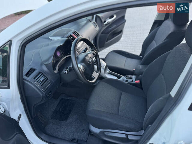 Белый Тойота Аурис, объемом двигателя 1.8 л и пробегом 233 тыс. км за 9000 $, фото 28 на Automoto.ua