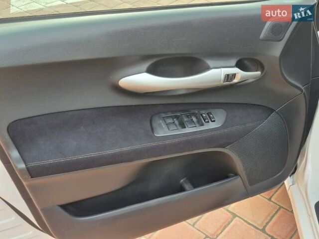 Білий Тойота Ауріс, об'ємом двигуна 1.8 л та пробігом 230 тис. км за 9950 $, фото 25 на Automoto.ua
