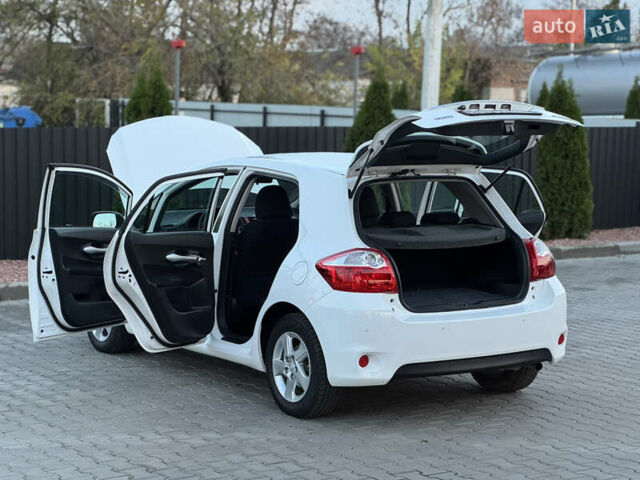 Белый Тойота Аурис, объемом двигателя 1.8 л и пробегом 233 тыс. км за 9000 $, фото 20 на Automoto.ua