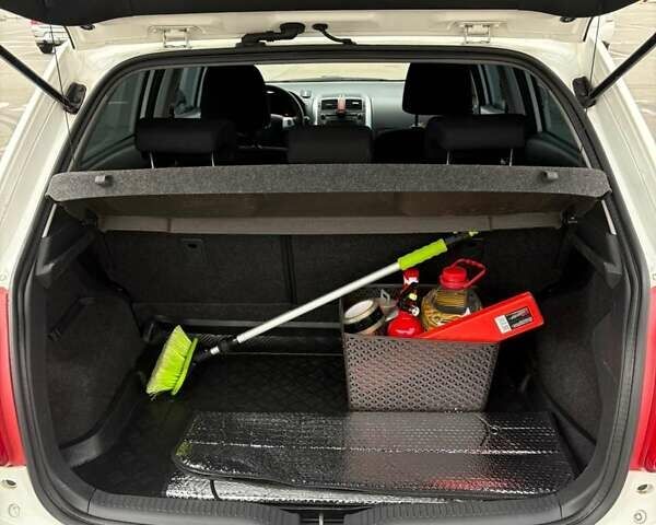 Білий Тойота Ауріс, об'ємом двигуна 1.6 л та пробігом 121 тис. км за 10500 $, фото 10 на Automoto.ua