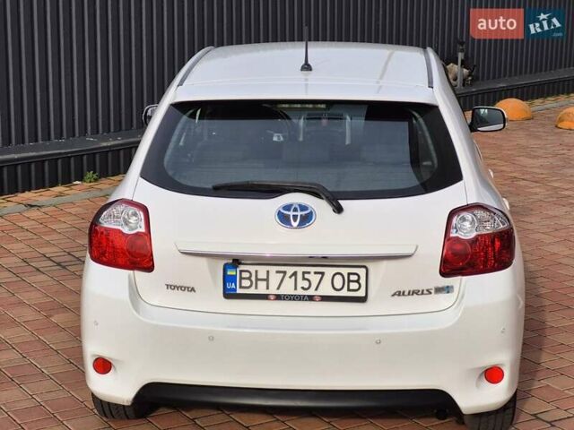 Білий Тойота Ауріс, об'ємом двигуна 1.8 л та пробігом 230 тис. км за 9950 $, фото 10 на Automoto.ua