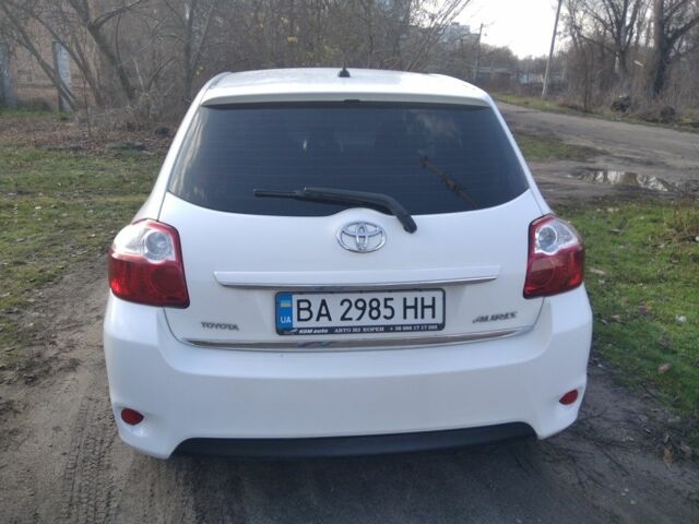 Белый Тойота Аурис, объемом двигателя 1.3 л и пробегом 173 тыс. км за 6500 $, фото 7 на Automoto.ua