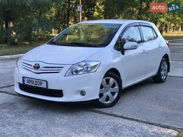 Білий Тойота Ауріс, об'ємом двигуна 1.6 л та пробігом 106 тис. км за 9800 $, фото 10 на Automoto.ua