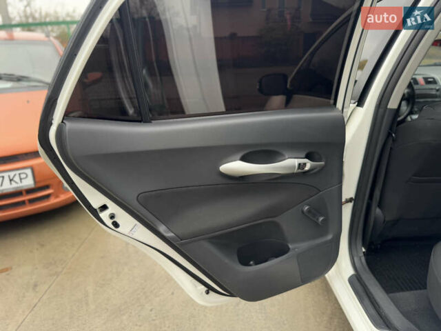 Белый Тойота Аурис, объемом двигателя 1.33 л и пробегом 230 тыс. км за 6500 $, фото 26 на Automoto.ua